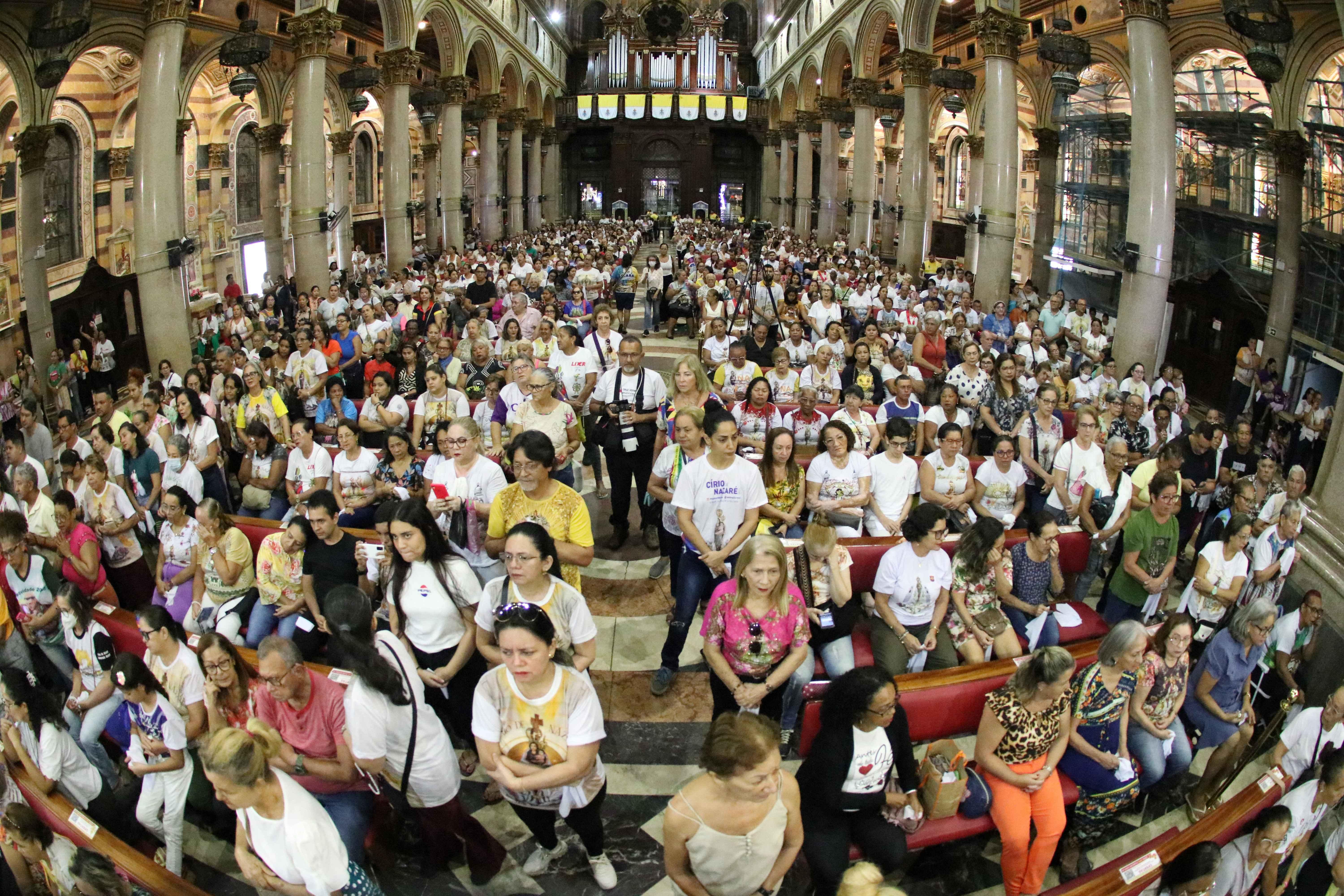 Basílica altera horário de missas por reforma