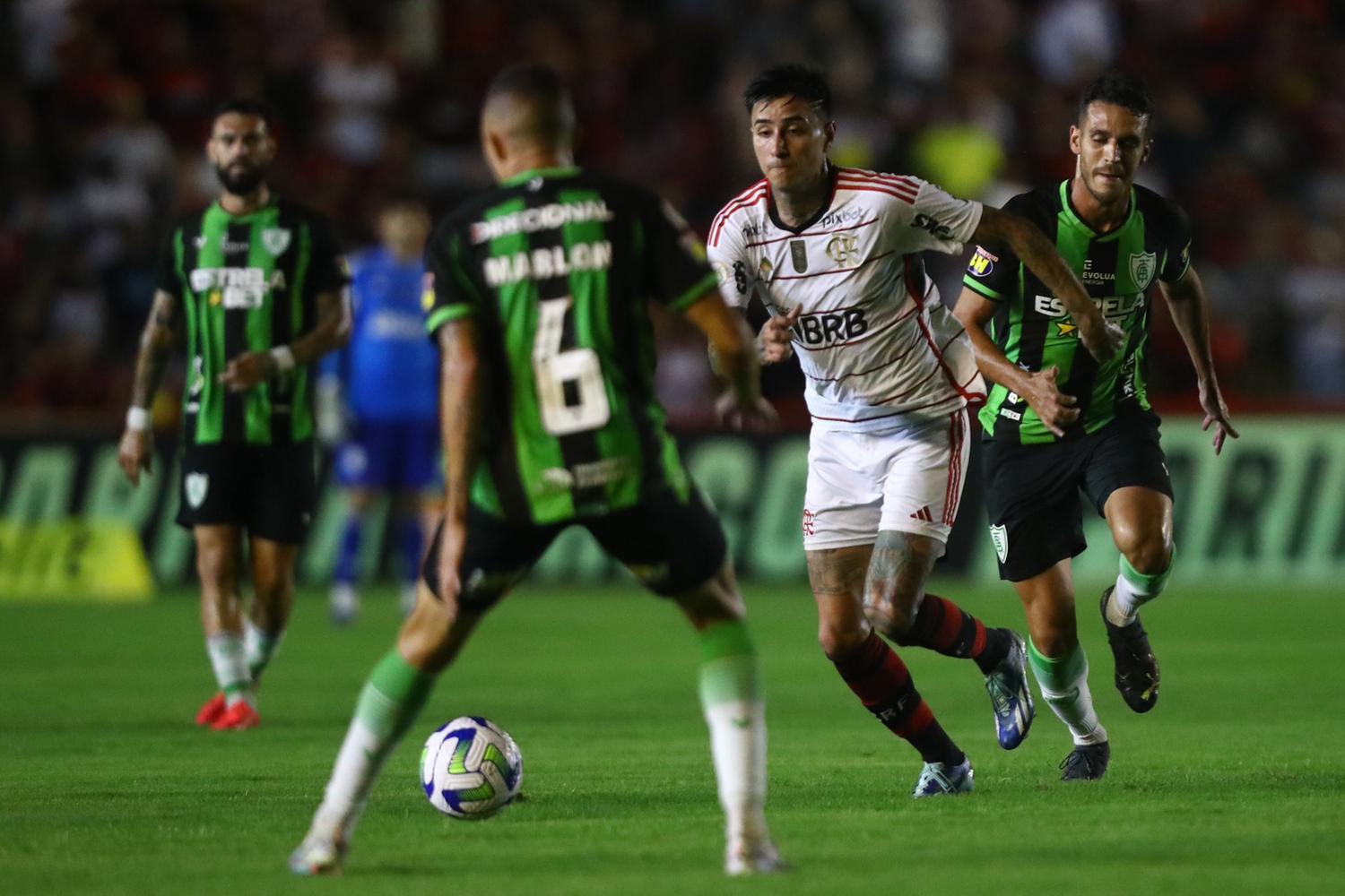 A história do jogo do Flamengo: paixão, glórias e rivalidades