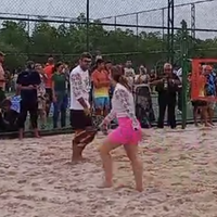 Prefeito Daniel Santos e a primeira-dama Alessandra Haber aproveitaram para jogar  beach tennis em uma das quadras do espaço de lazer