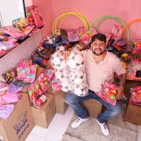 Com a ajuda de amigos e familiares, Keynes Silva arrecadou 2 mil brinquedos
