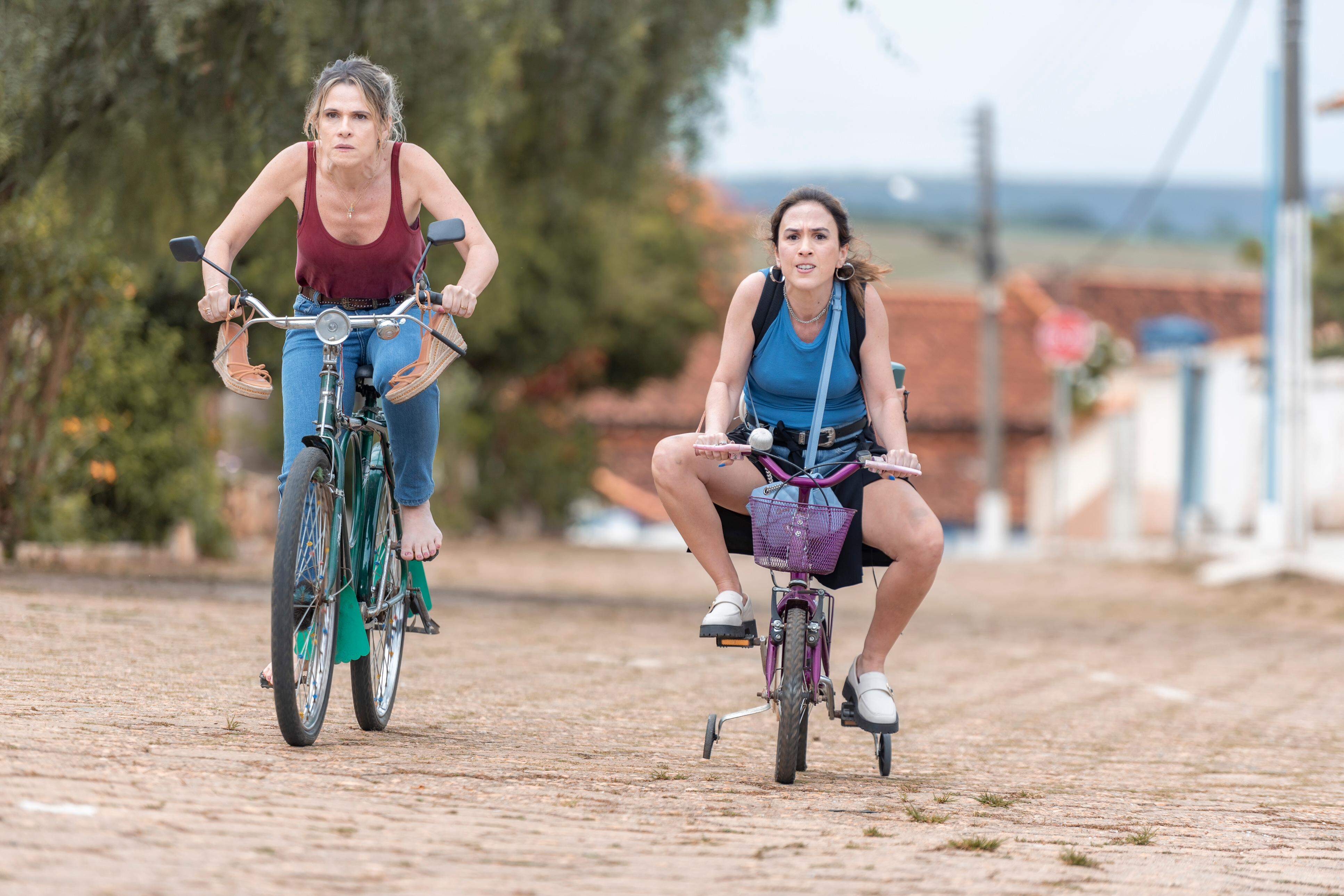 Taís Araújo e Lázaro Ramos levam filhos à pré-estreia de filme