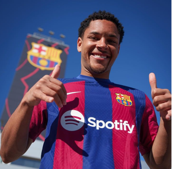 Barcelona volta a apostar em atacante brasileiro após experiência frustrante com Vitor Roque - QTU Questões do Universo