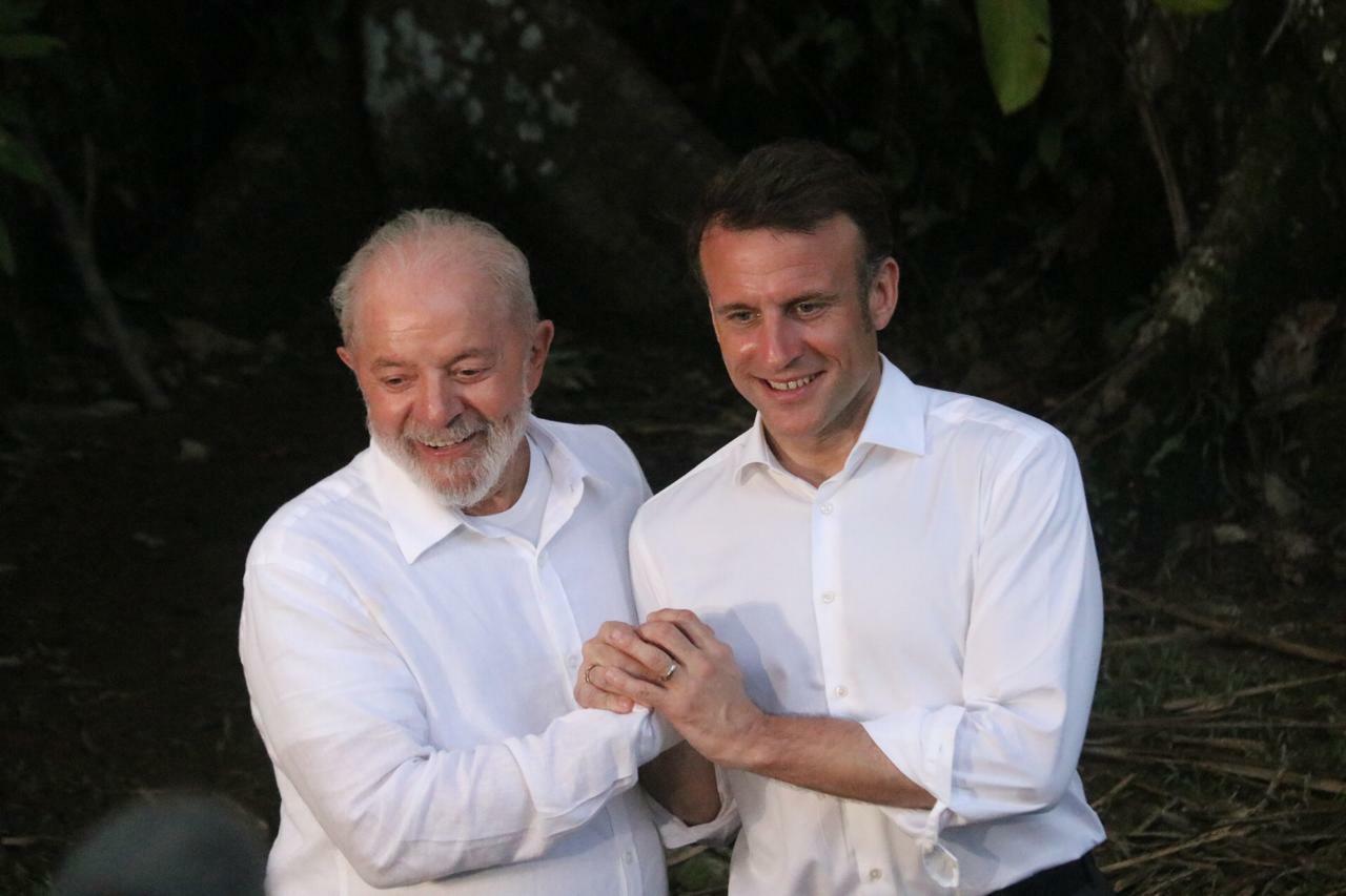 Macron parabeniza Lula e fala em reforçar a parceria estratégica entre França e Brasil