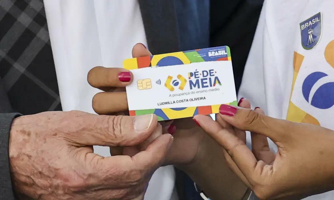 Pé-de-meia exige frequência escolar para pagamento; entenda as regras do programa