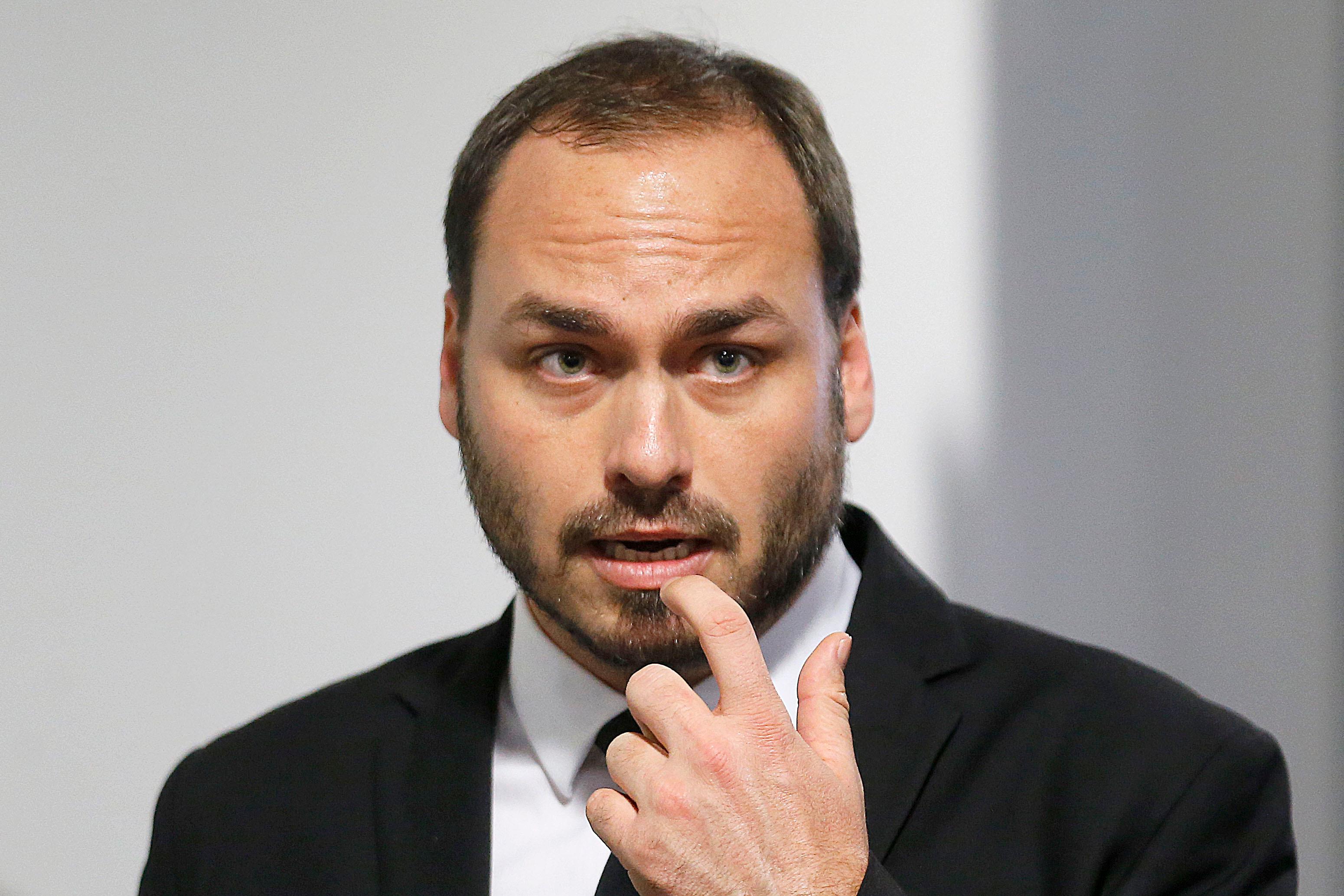Carlos Bolsonaro questiona STF sobre possível investigação de Janja