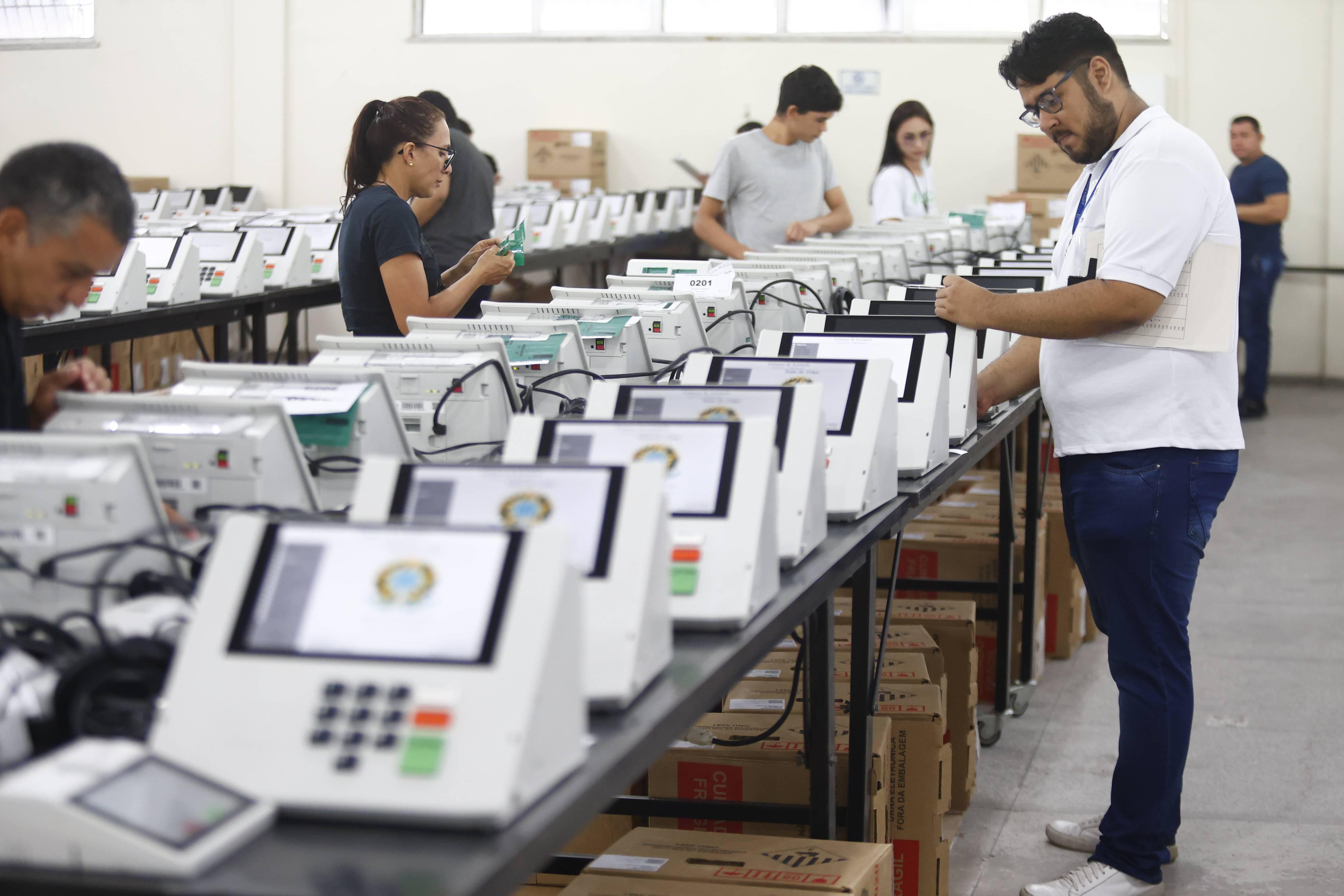 TSE informa que foram 467 urnas substituídas, 0,09% do total, até às 10h - Foto