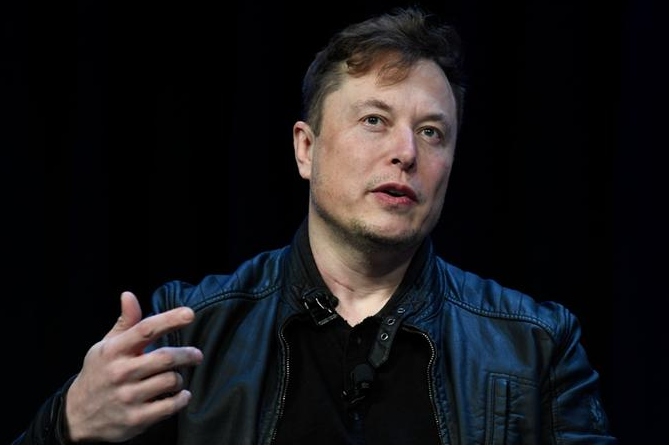 Musk afirma que Zelenski deve deixar o poder na Ucrânia