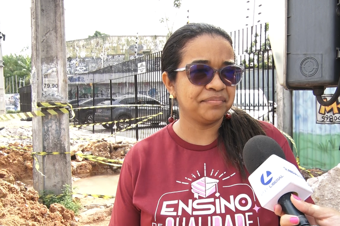 Coordenadora escolar Ana Paula Capela reclama de buraco em calçada na ...