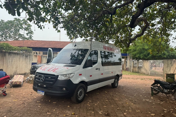 A imagem mostra a falsa ambulância onde estava escondida a carga do entorpecente. A imagem mostra a falsa ambulância onde estava escondida a carga do entorpecente.
