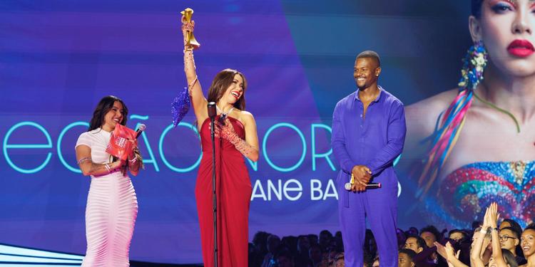 Representando o Norte, Viviane Batidão vence categoria ‘Brasil’ no Prêmio Multishow