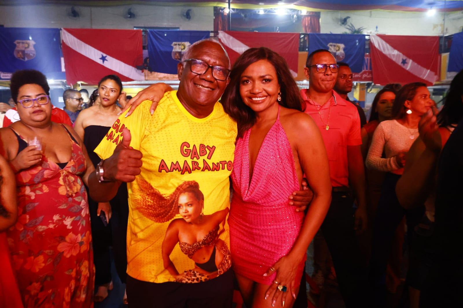 Gaby Amarantos comemora reconhecimento