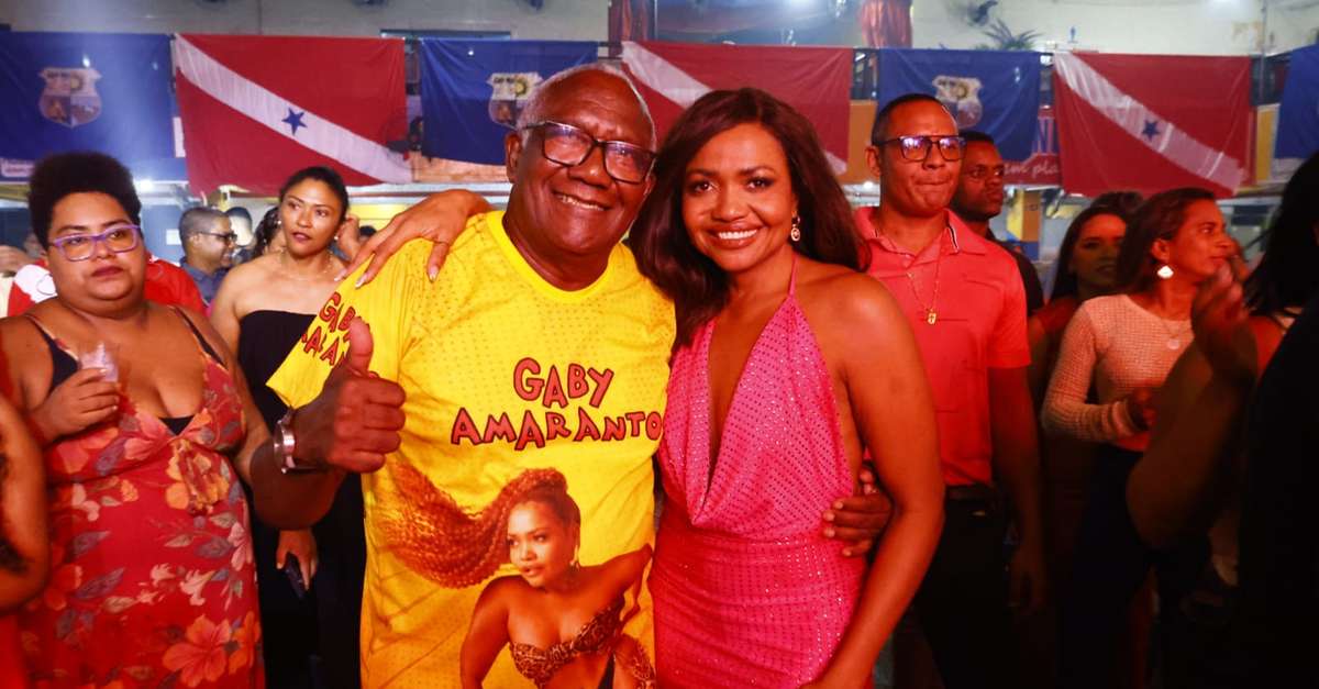 Gaby Amarantos comemora reconhecimento