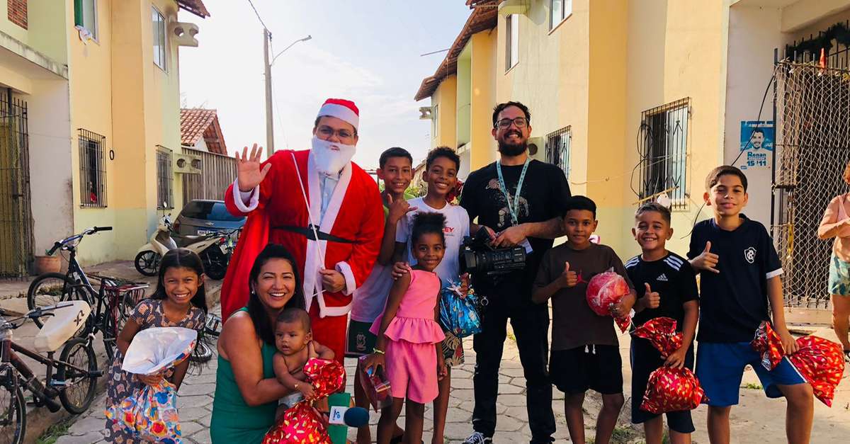 Papai Noel do Grupo Liberal leva alegria a crianças