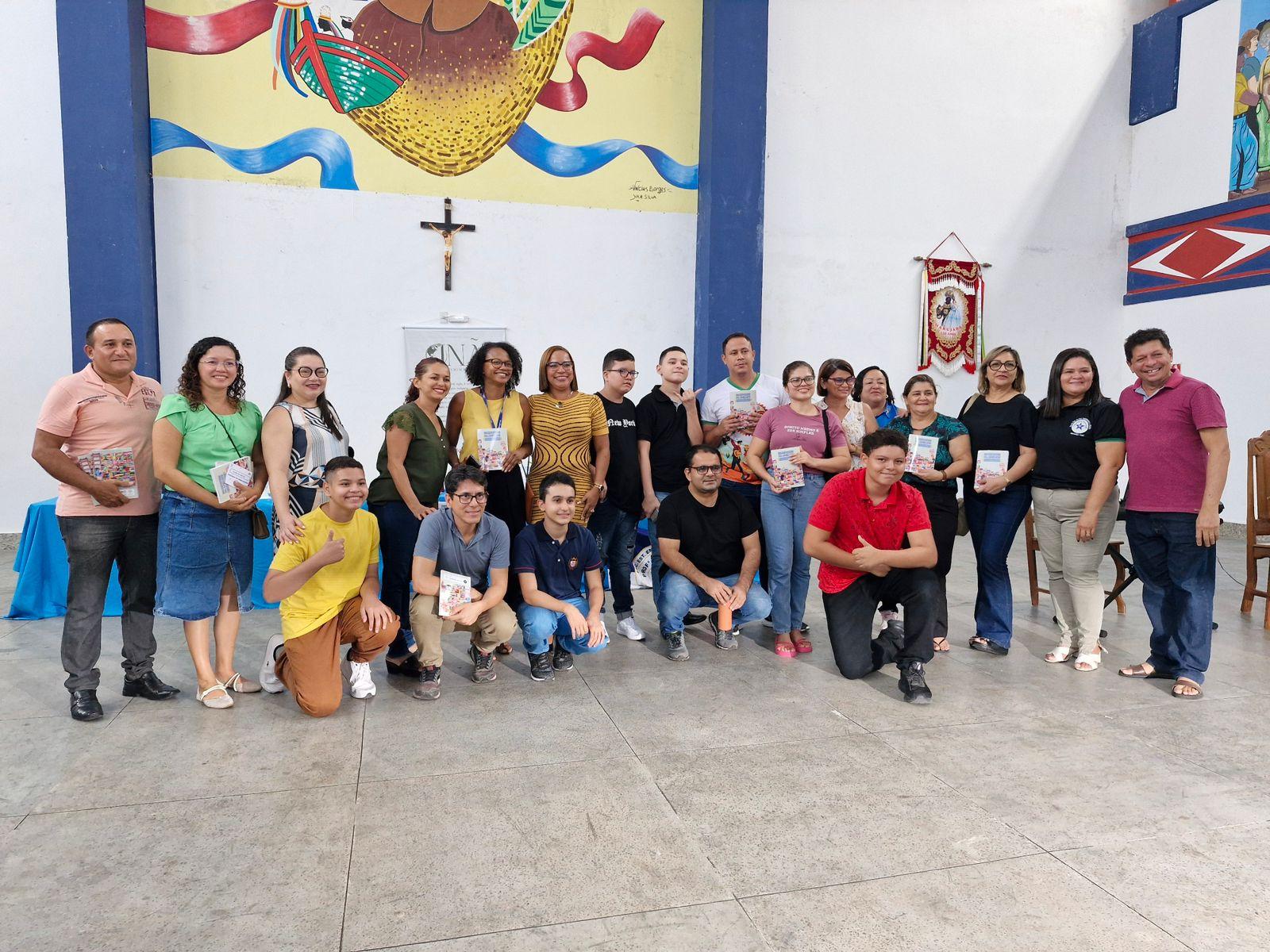 Livro 'Escritores da Amizade' promove inclusão