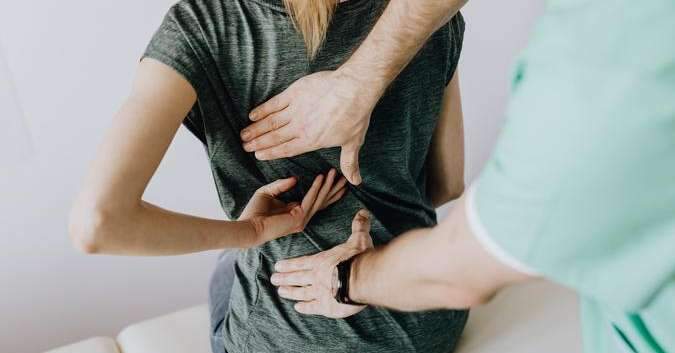 Dores na Coluna Após as Férias: Entenda os Principais Motivos