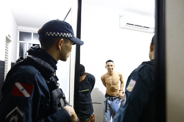 Na delegacia, um deles chegou a sorrir para as câmeras