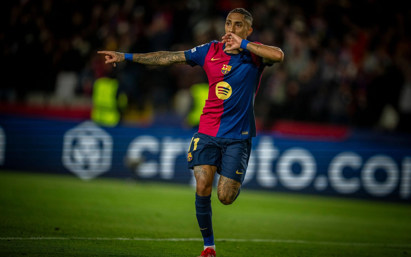 Raphinha se recupera de lesão antes de duros compromissos do Barcelona contra PSG e Real Madrid
