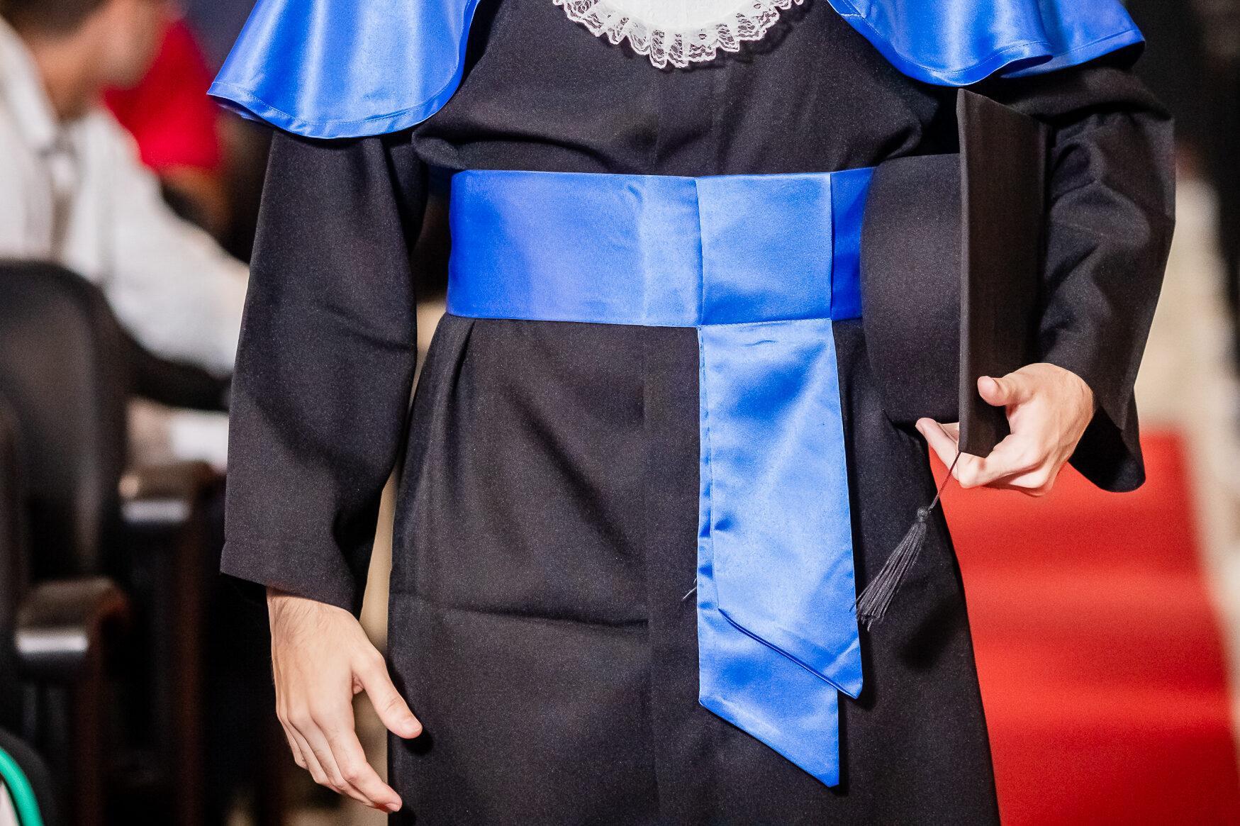Cor da faixa beca de formatura: entenda o significado e por que cada ...