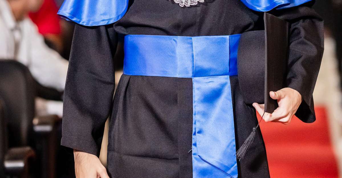 Cor da faixa beca de formatura: entenda o significado e por que cada ...