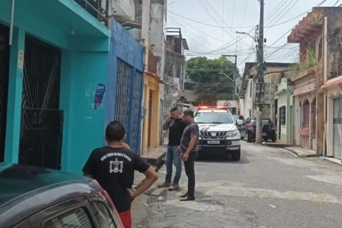 Polícia Civil (PC) conseguiu identificar no mesmo dia a casa do suspeito de maus-tratos contra cachorro de rua. Polícia Civil (PC) conseguiu identificar no mesmo dia a casa do suspeito de maus-tratos contra cachorro de rua.
