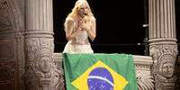 Lady Gaga deixa recado para o Brasil em 'livro de ouro' do Copacabana Palace