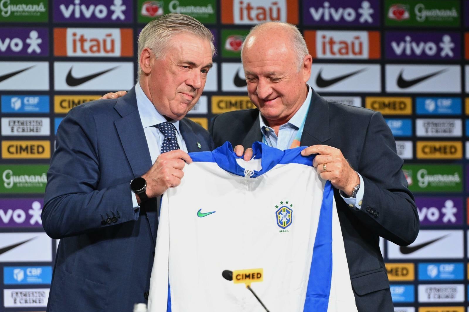 Felipão visita seleção na Granja Comary a convite de Ancelotti e conversa com elenco