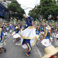 O cortejo saiu às 10h, desceu a Presidente Vargas, fez a curva na Rua Municipalidade e seguiu até a Praça Waldemar Henrique, onde a banda Arraial do Pavulagem fez um show especial