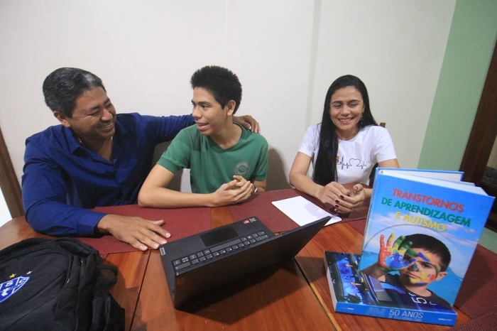 Rivanil Pires explica que a família é essencial para o ensino da pessoa com TEA