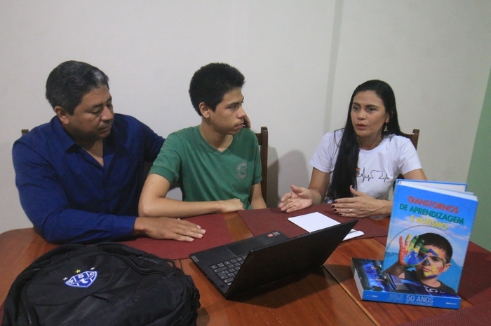 Rose Mary da Costa explica que são necessárias adaptações curriculares