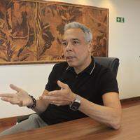 Lors de l'interview avec le groupe libéral, Louis Lesa, président de Banco da Amazia.