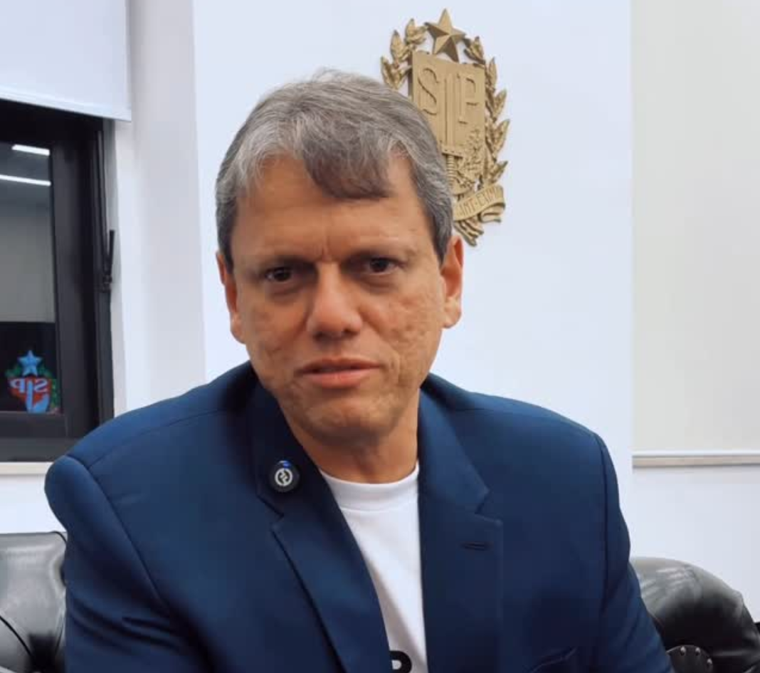 Tarcísio admite necessidade de 'rever procedimentos' após PM matar 3 pessoas em surto