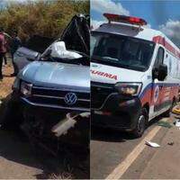 A colisão envolveu dois carros e um caminhão desgovernado que transportava tubos de gás hospitalares. Cinco pessoas morreram na hora.