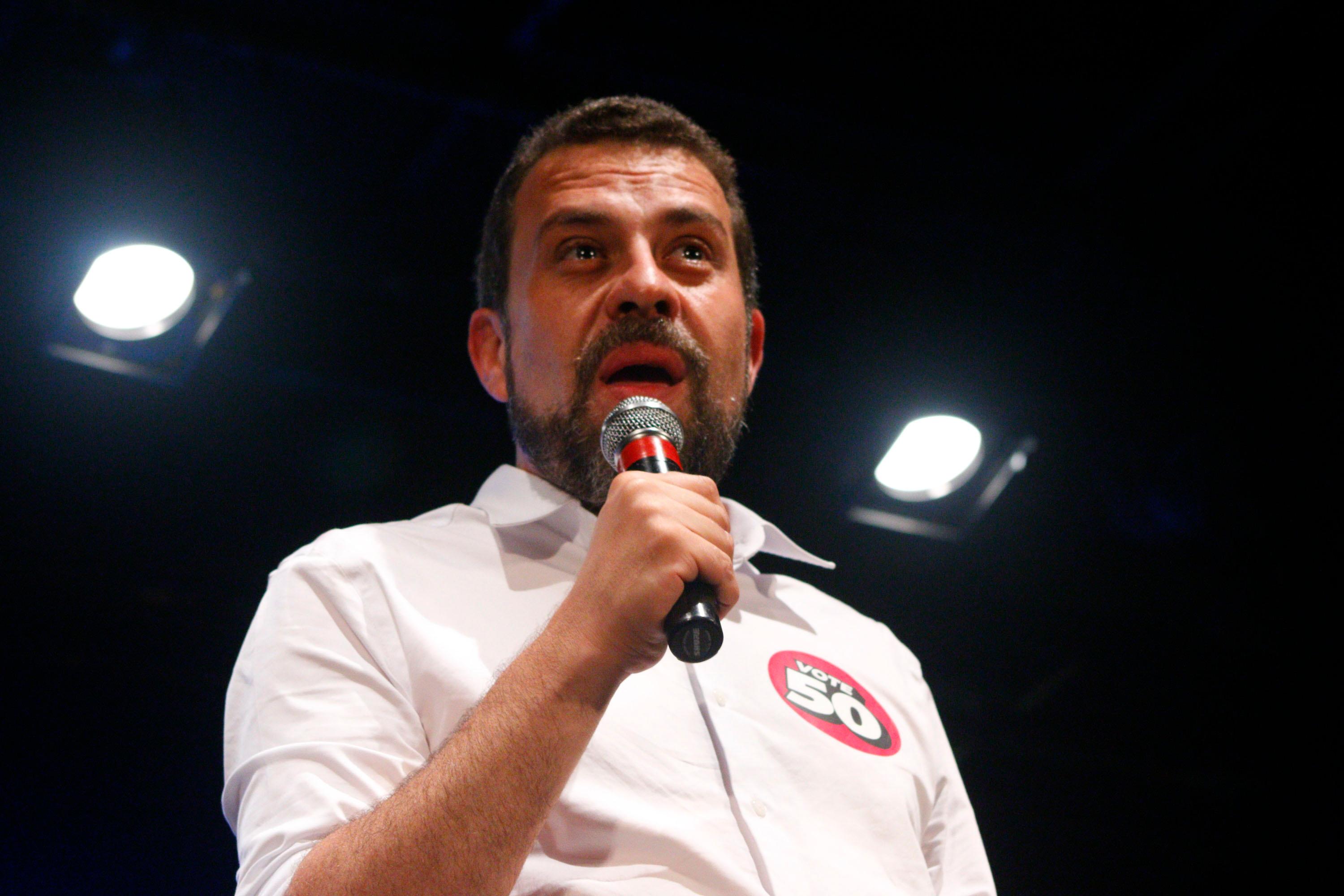 Guilherme Boulos (PSOL-SP) justifica no requerimento que a paralisação intencional dos trabalhos fere o princípio da eficiência da administração pública