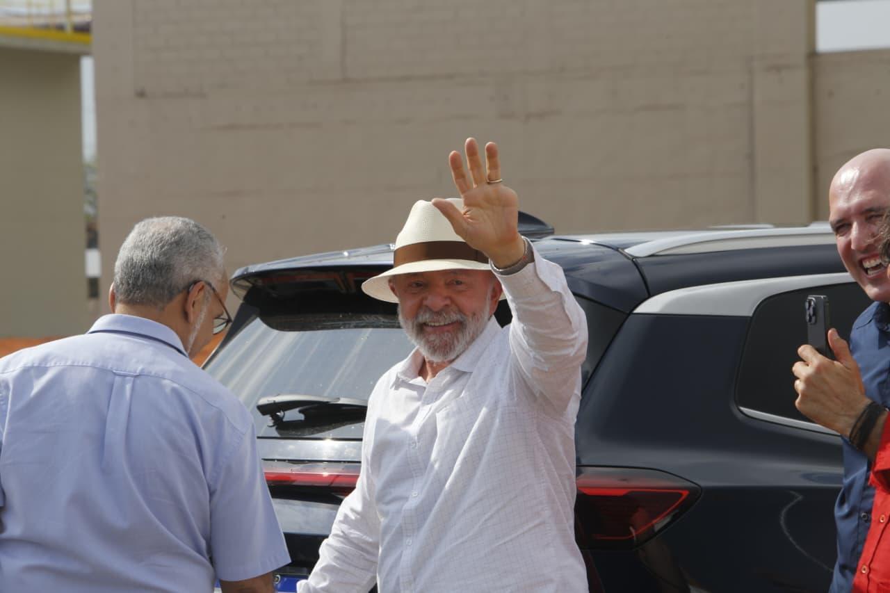 Lula desembarcou nesta quinta-feira no Pará, para visitar as obras preparatórias pra COP