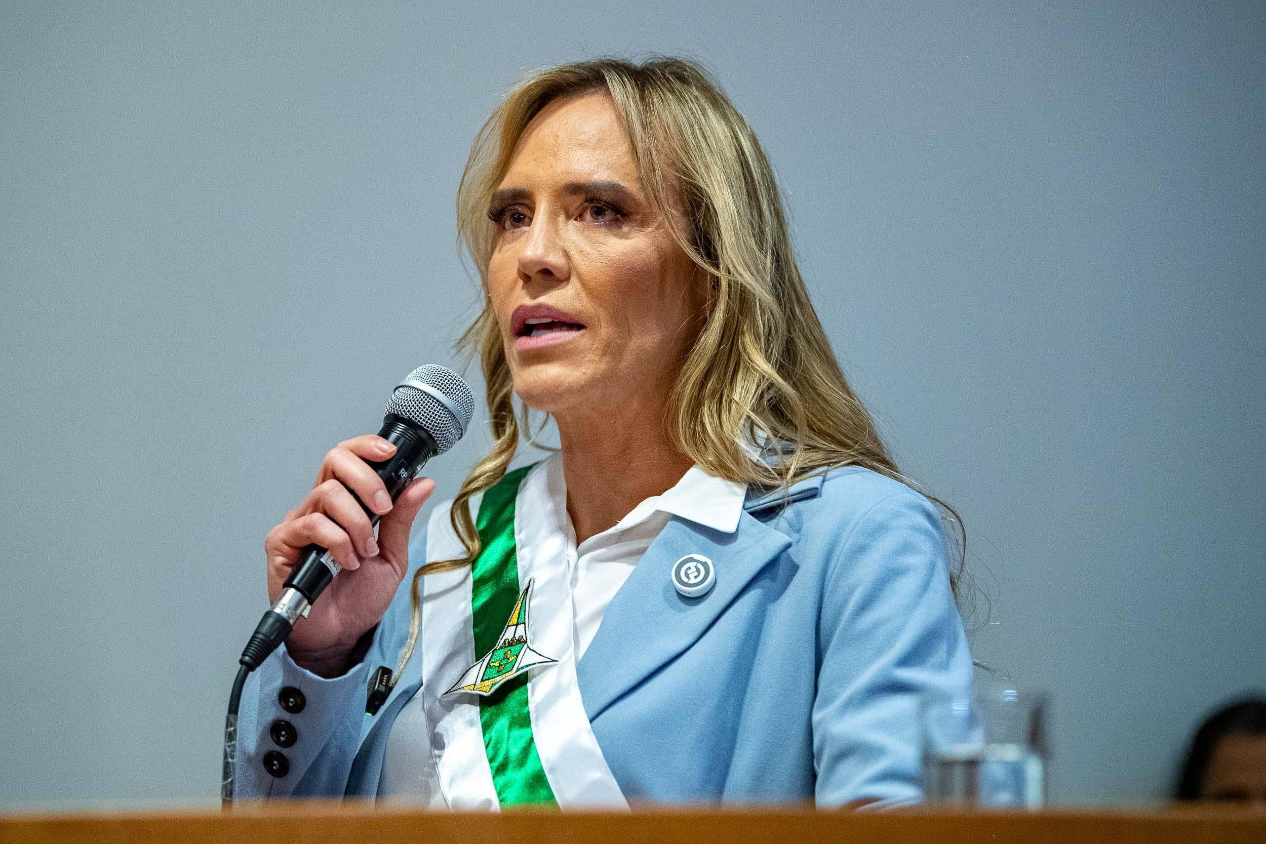 Celina Leão foi encaminhada para atendimento médico