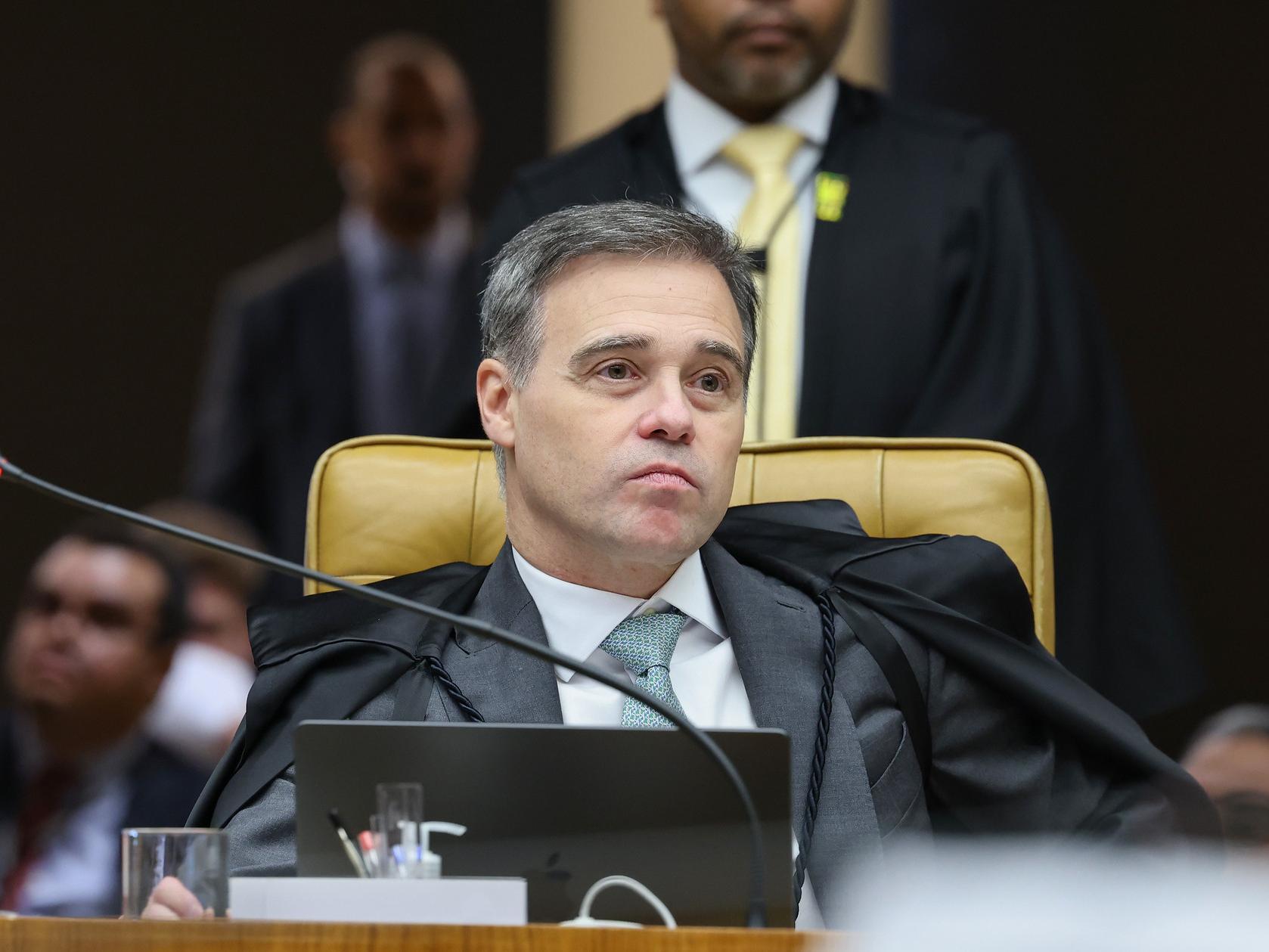 Ministro André Mendonça na sessão plenária extraordinária do STF