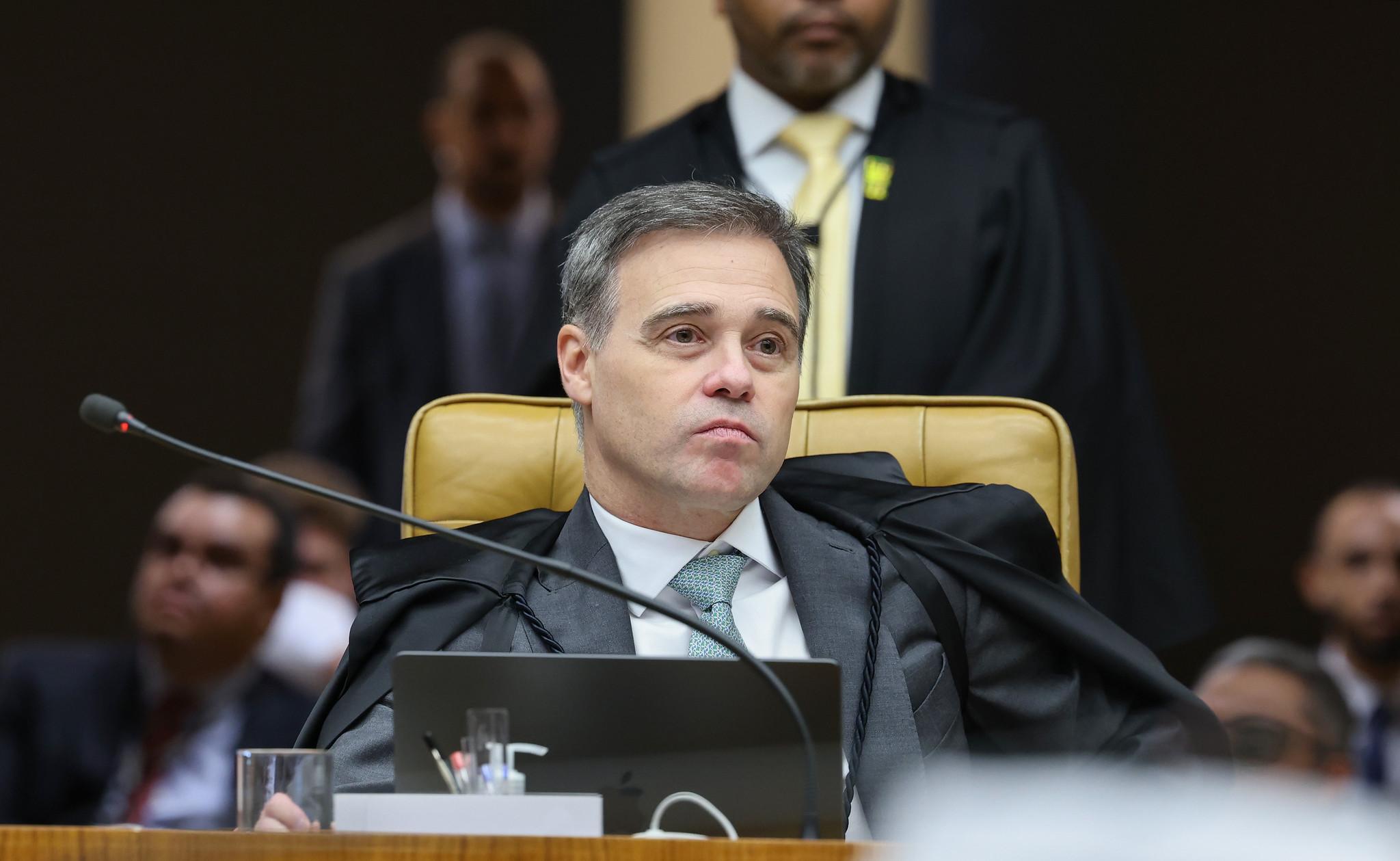 Ministro André Mendonça na sessão plenária extraordinária do STF