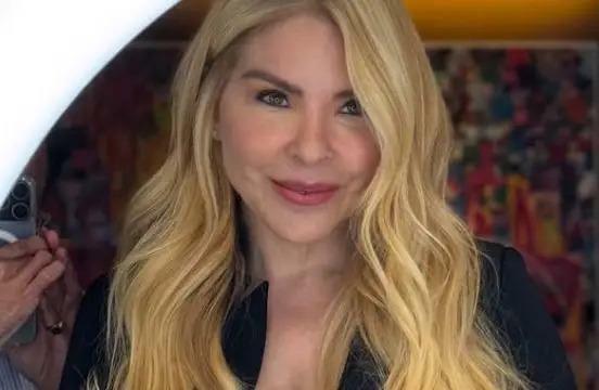 Ex-vereadora Verônica Costa, conhecida como "Mãe Loira do Funk"