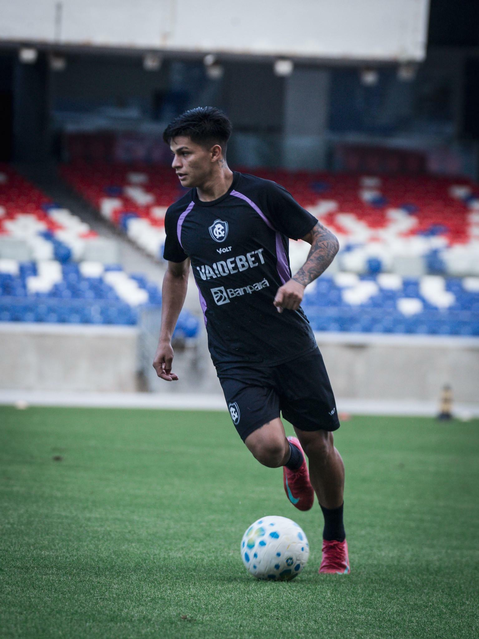 Jovem da base celebra oportunidades no Remo e mira duelo contra o Grêmio-RS