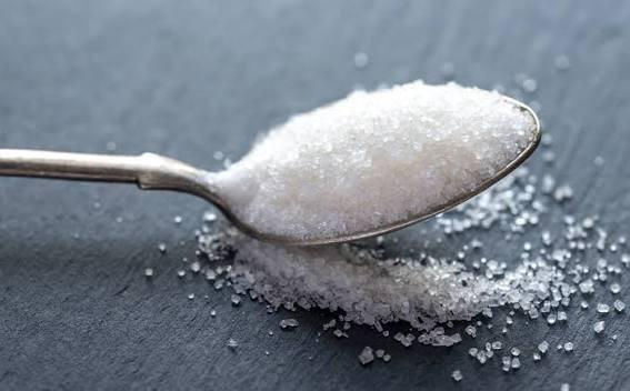 Escondido: Veja alimentos que podem ter açúcar e como identificar no rótulo