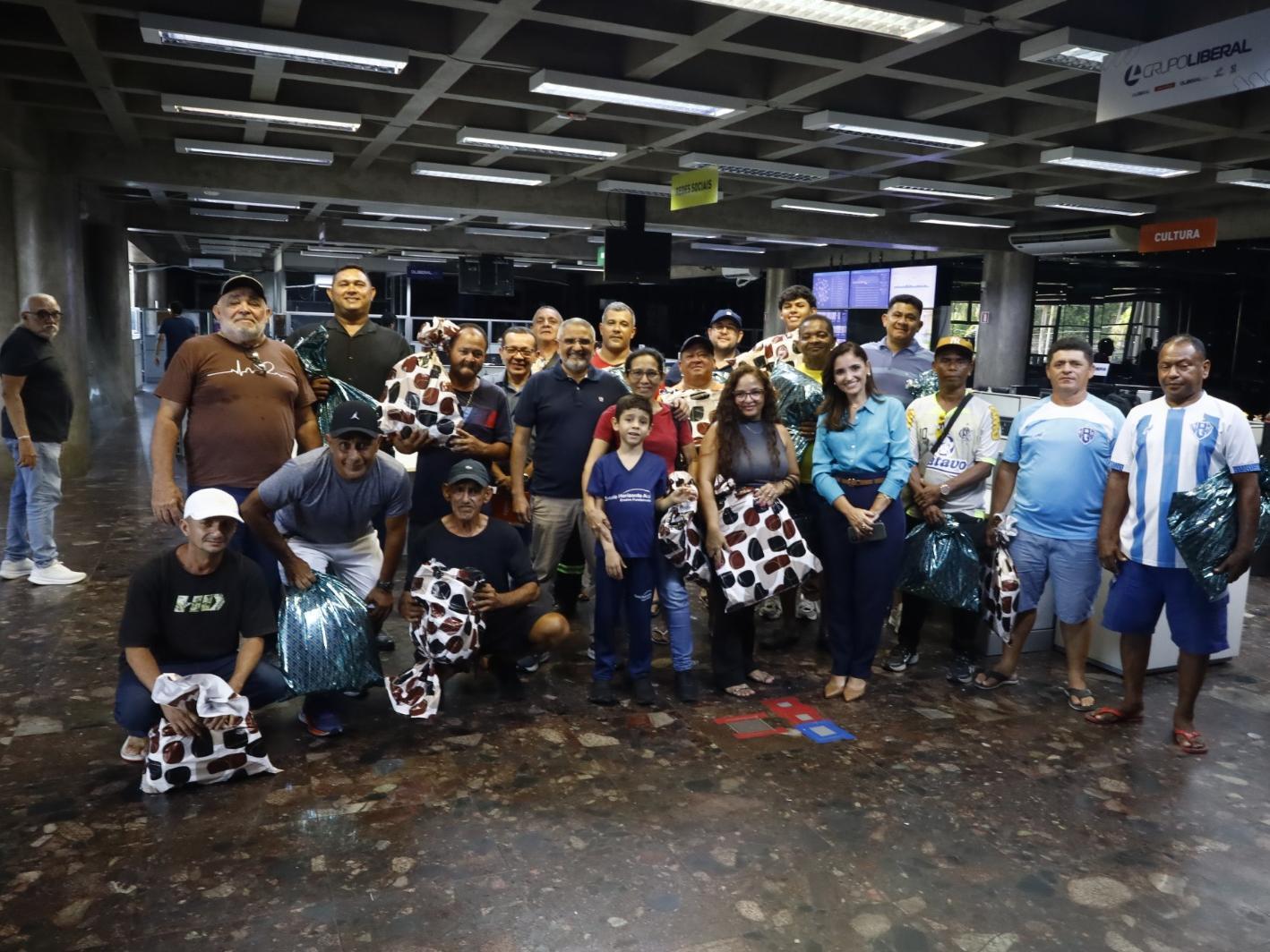 Dia do Jornaleiro no Grupo Liberal tem presentes e homenagens