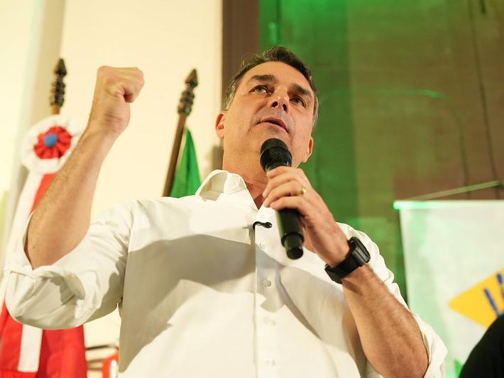 Flávio Bolsonaro desiste de debate da Globo nesta quinta-feira (1º)