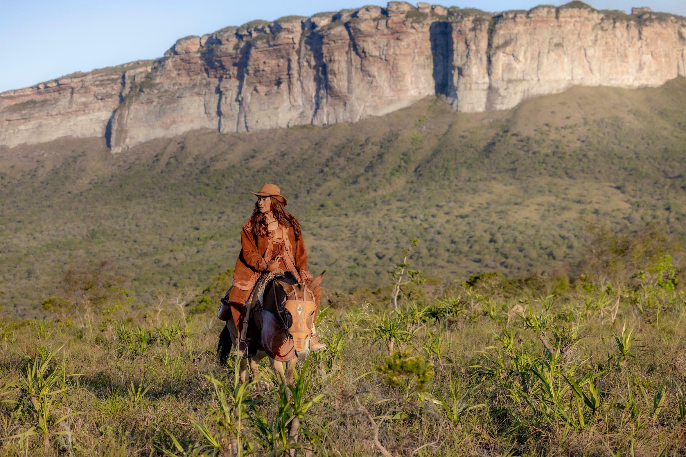 A atriz Dira Paes vai ser a protagonista da nova novela das 18h “ La Minha Terra”. Ela vai interpretar a personagem Rosenda.
