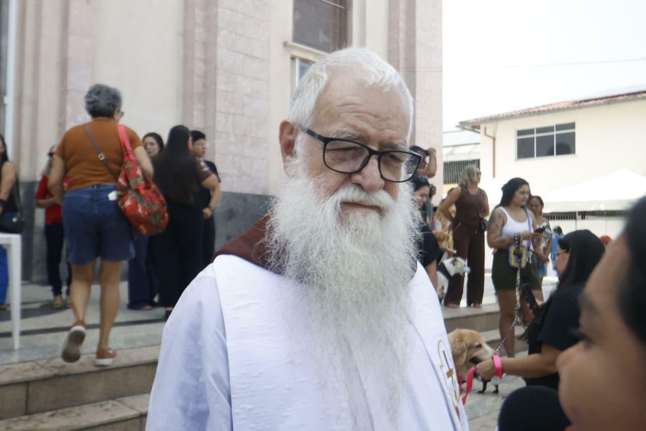 O frei Luís Rota, pároco da Igreja dos Capuchinhos.