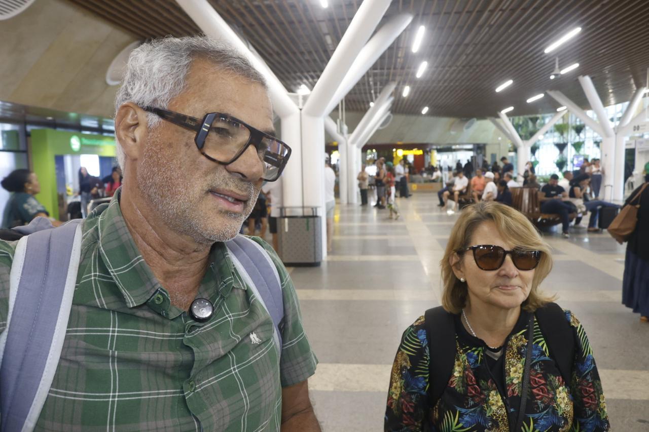 A imagem mostra o arquiteto José Azevedo Lima e a esposa, Clara Reis