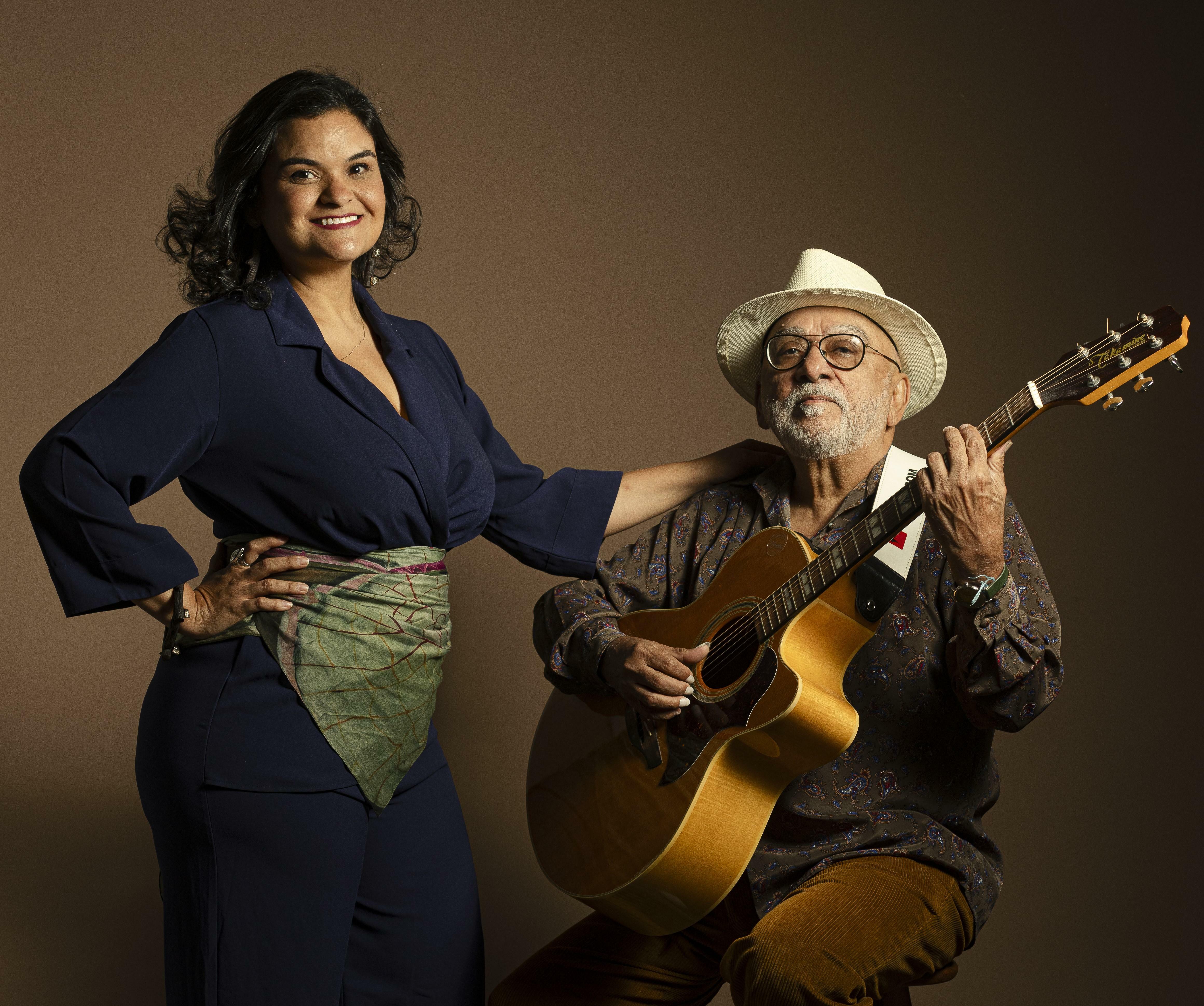 Os cantores Nayara Guedes e Manoel Cordeiro