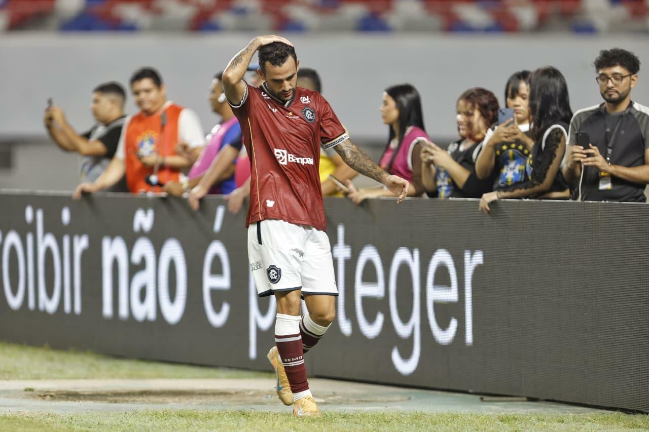 Marcelinho foi o único que tentou algo pelo Remo no primeiro tempo. (Wagner Santana/O Liberal)
