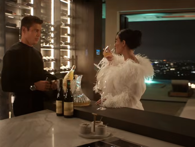 Cauã Reymond interpreta segurança de personagem de Kim Kardashian em "Tudo é Justo"