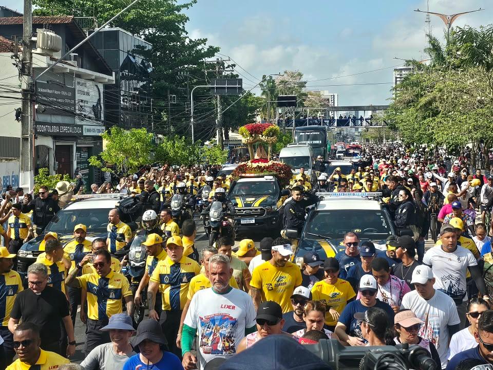 As passarelas localizadas ao longo do percurso do Traslado, nesta sexta-feira (9), terão o acesso temporariamente bloqueado ou restrito como medida preventiva de segurança