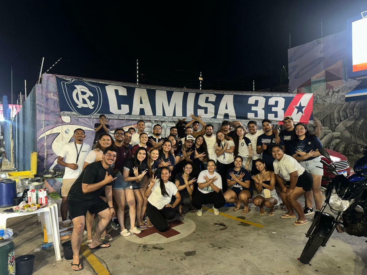Parte da equipe da Camisa 33 em ações passadas (Divulgação / Barra Camisa 33)